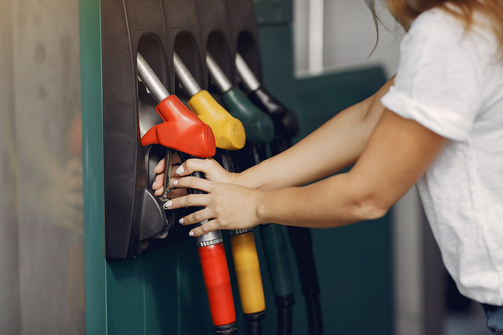 cuánto cuesta combustible cada 100km